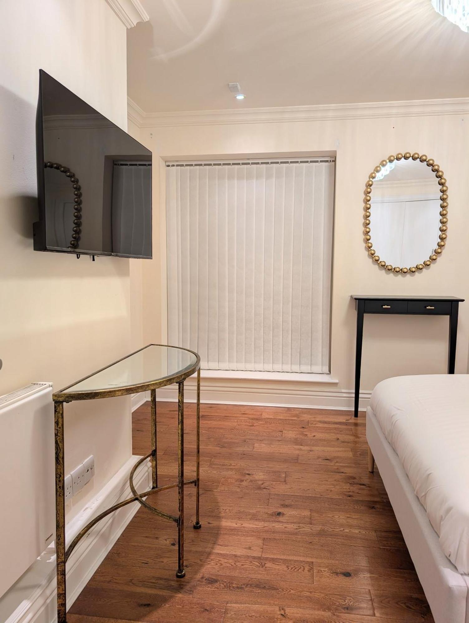 Mayfair Place 8 Yard Apartment *
